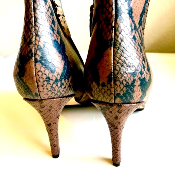 NWT COLE HAAN Grand Ambition Arietta Ankle Booties Silver Metal Trim 8 MSRP $289 - Picture 9 of 15